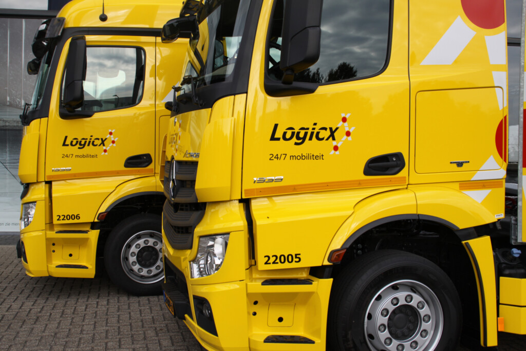 Logicx Transport 2x Mercedes cabine zijaanzicht